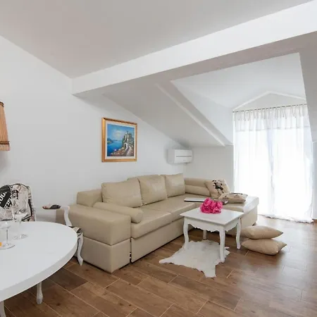 Of The Hills Llr Апартаменты