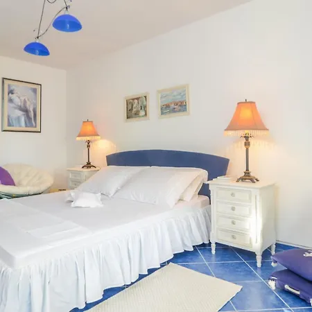 Of The Hills Llr Daire Orebić