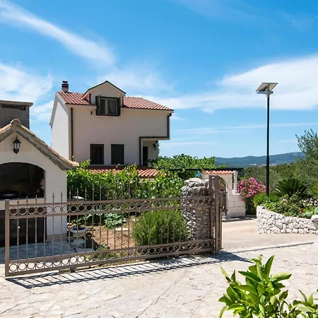 Of The Hills Llr Daire *