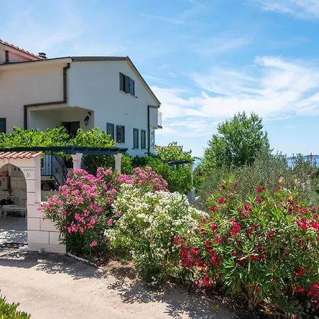 Of The Hills Llr Daire *